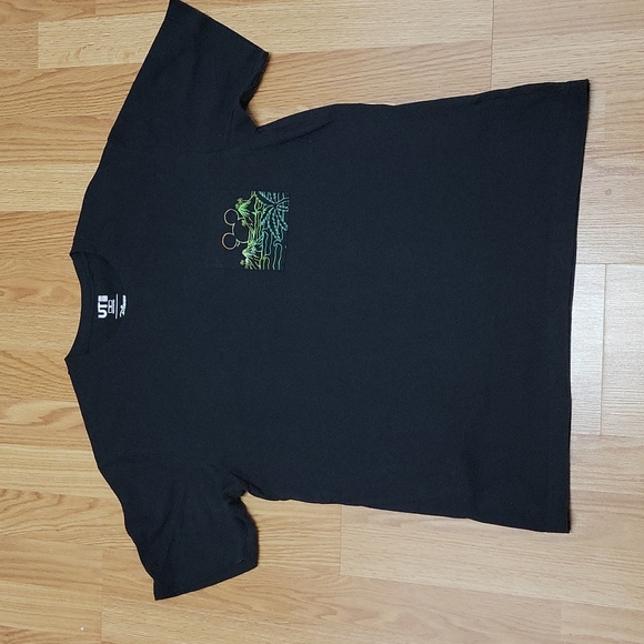 Disney Other - Uniqlo disney mens medium tshirt with pocket mickey island vibes EUC